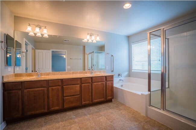 Building Photo - 2624 Romarin Terrace