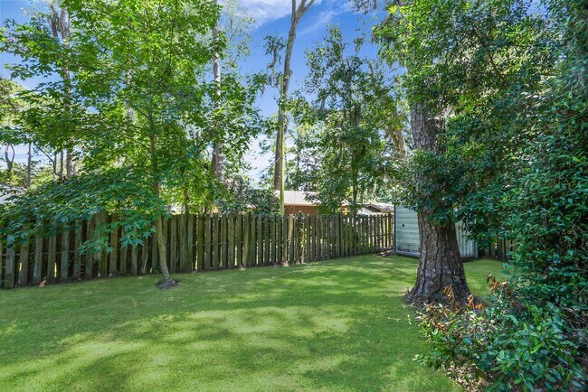 Building Photo - 9 Hillyer Dr