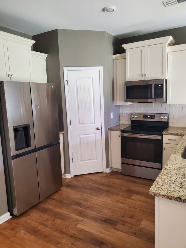 Building Photo - 416 Sandfarm Trail