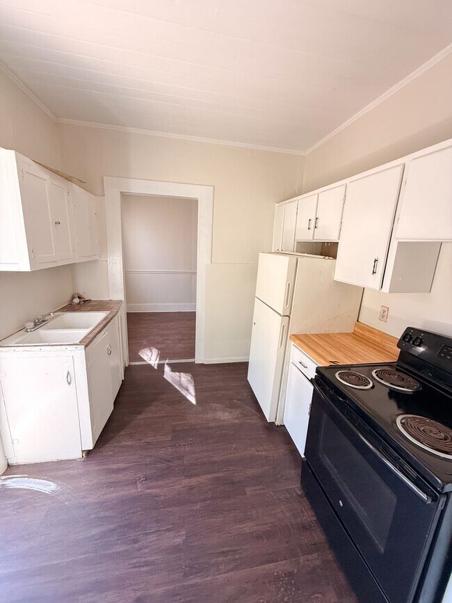 Building Photo - 403 N. Troupe Street