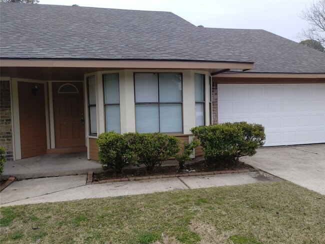Building Photo - 10214 Green Valley Ln
