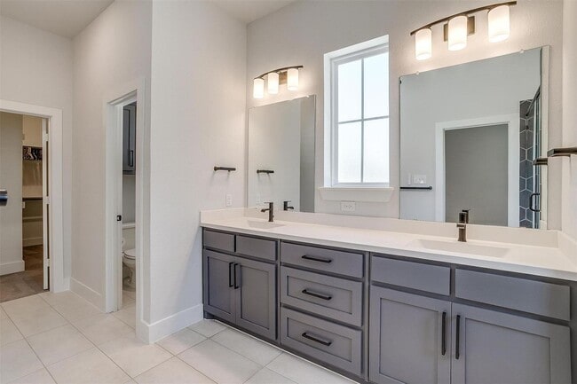 Building Photo - Stylish, Upgraded 3-bedroom, 2.5 bathroom ...