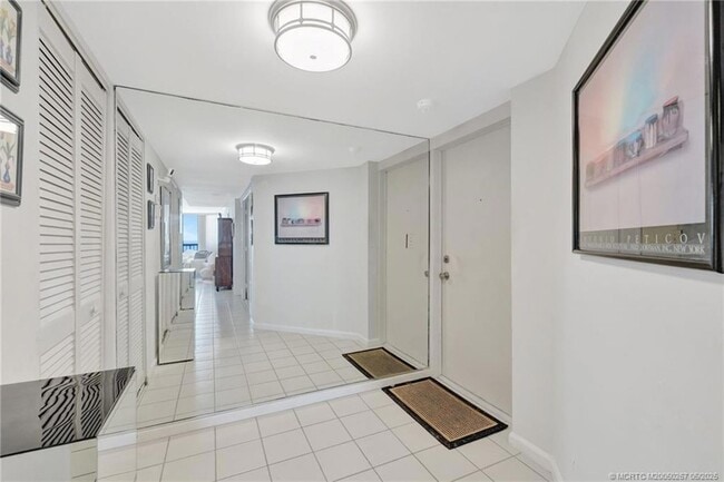 Building Photo - 9500 S Ocean Dr