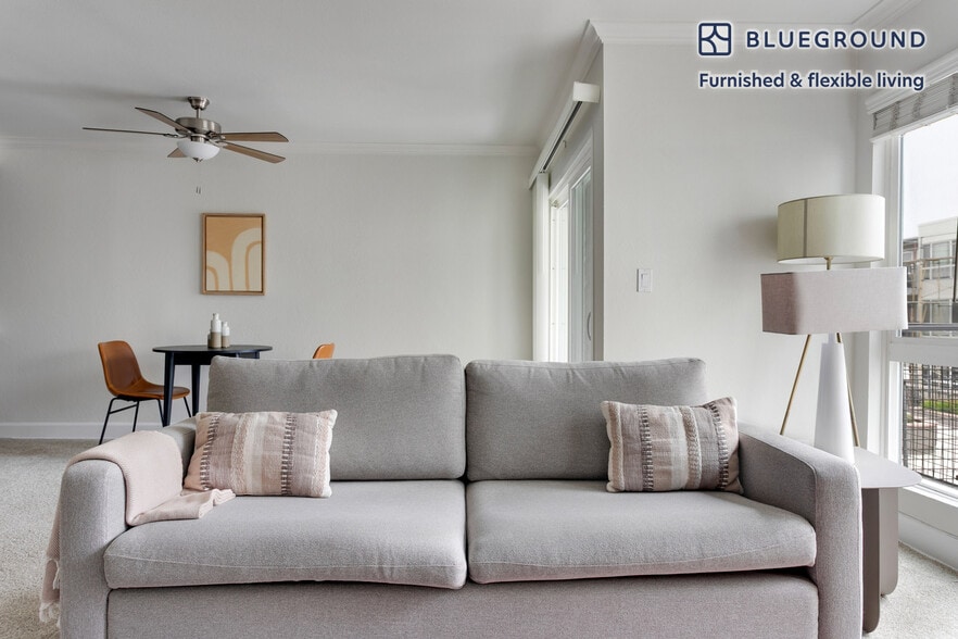 Building Photo - 28130 Peacock Ridge Dr