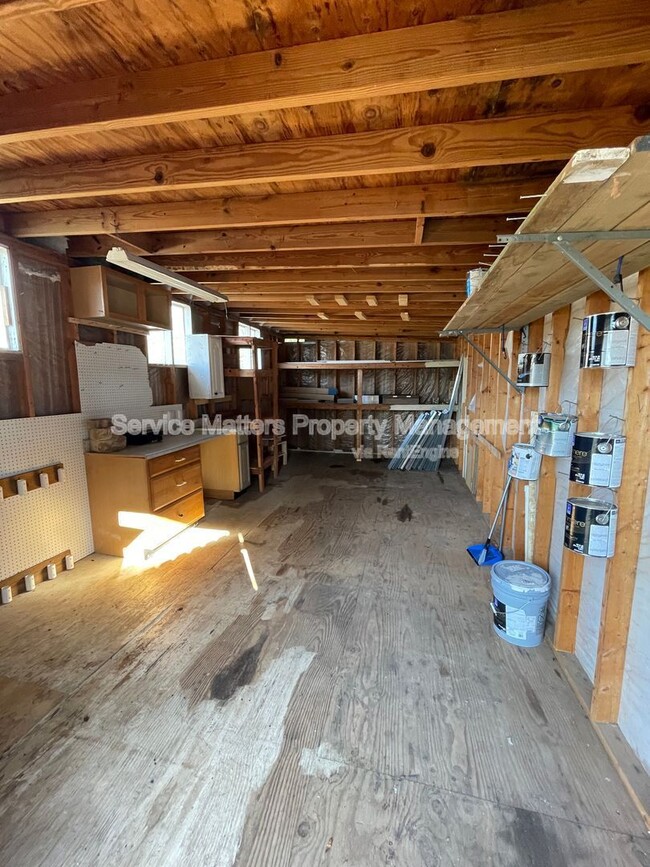 Building Photo - 5057 Pennington Ln