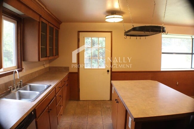 Building Photo - Freshly Updated 4BR Home w/ Finished Basement, New Appliances & RV/Boat Parking