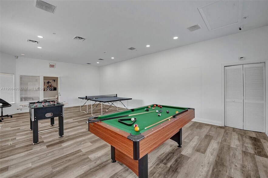 Building Photo - 417 Vista Isles Dr