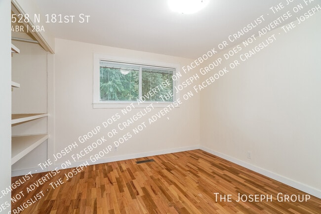 Building Photo - 528 N 181st St