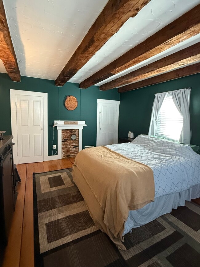 Building Photo - 72 Main St