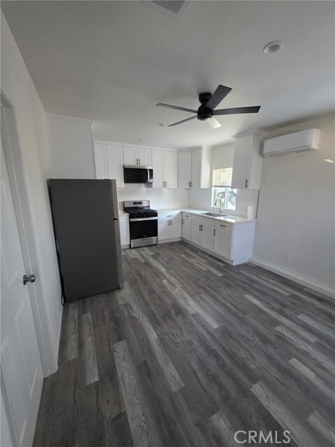 Building Photo - 6024 Ensign Ave