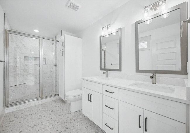 Building Photo - 3 Bedroom 2 1/2 Bath Luxury Home Near Madison Street!