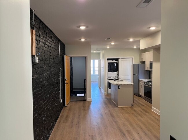 Building Photo - 6034 Walton Ave