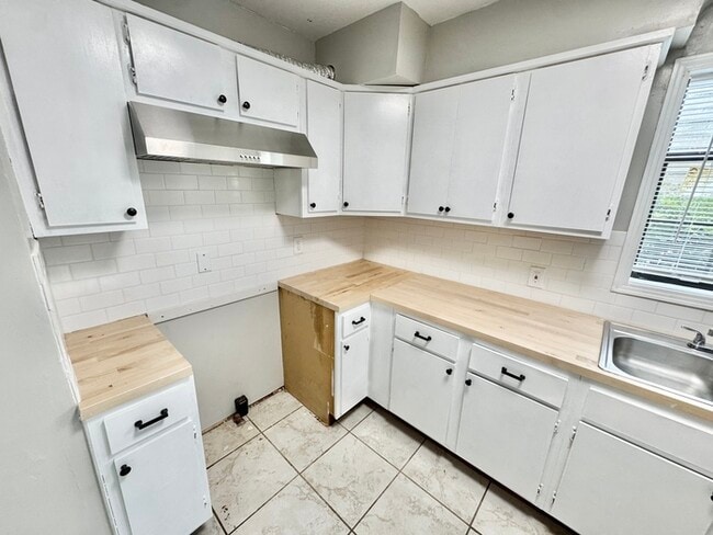 Building Photo - 2708 Filmore Ave