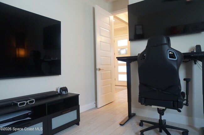 Building Photo - 787 Clearwater Ave