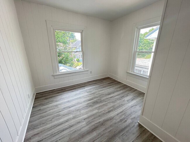 Building Photo - 949-951 Ferndale Ave