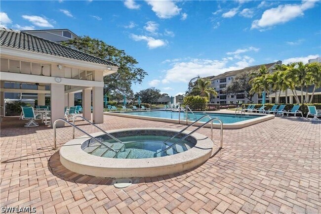 Building Photo - 900 Arbor Lake Dr
