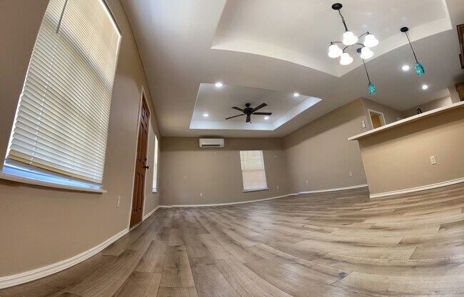 Building Photo - 2113 W Barcelona Ave