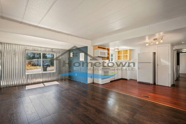 Building Photo - 2 Bedroom 1 Bath Home Available in Sagle's...
