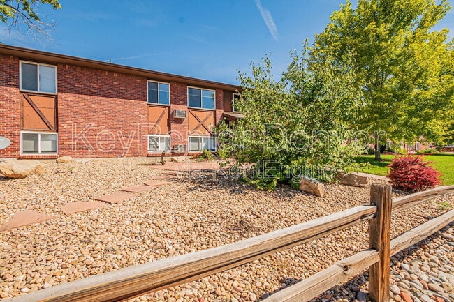 Building Photo - 2882 W Eliot Cir