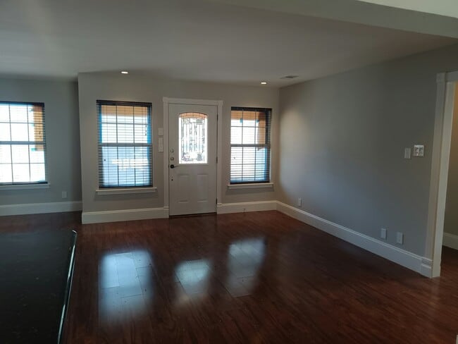 Building Photo - 1313 Casa Vale Dr