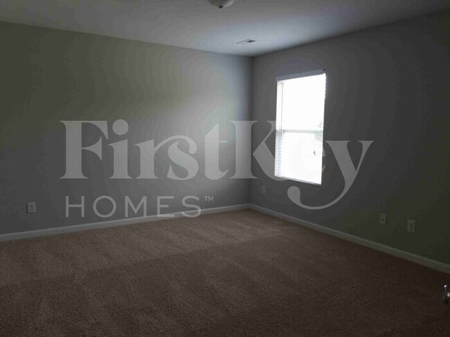 Building Photo - 4406 Vernon Cir SE