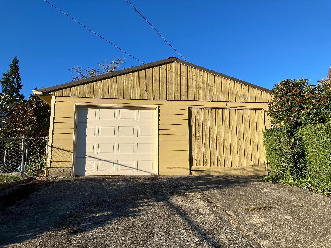 Detached garage + storage - 2023 E 18th St