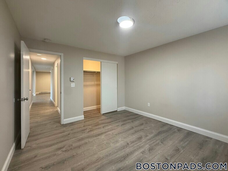 Building Photo - 310 Thompson Rd