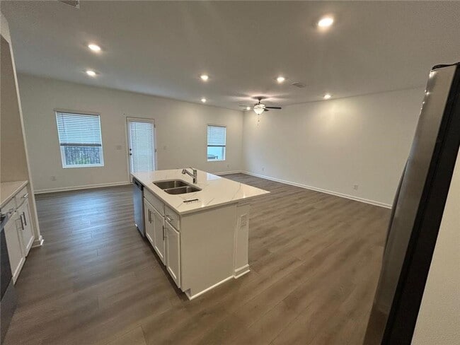 Building Photo - 207 Kinship Dr