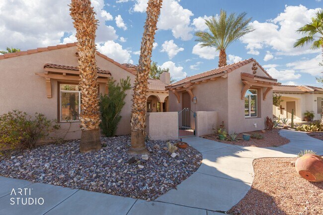Building Photo - Beautiful home located in the gated commun...