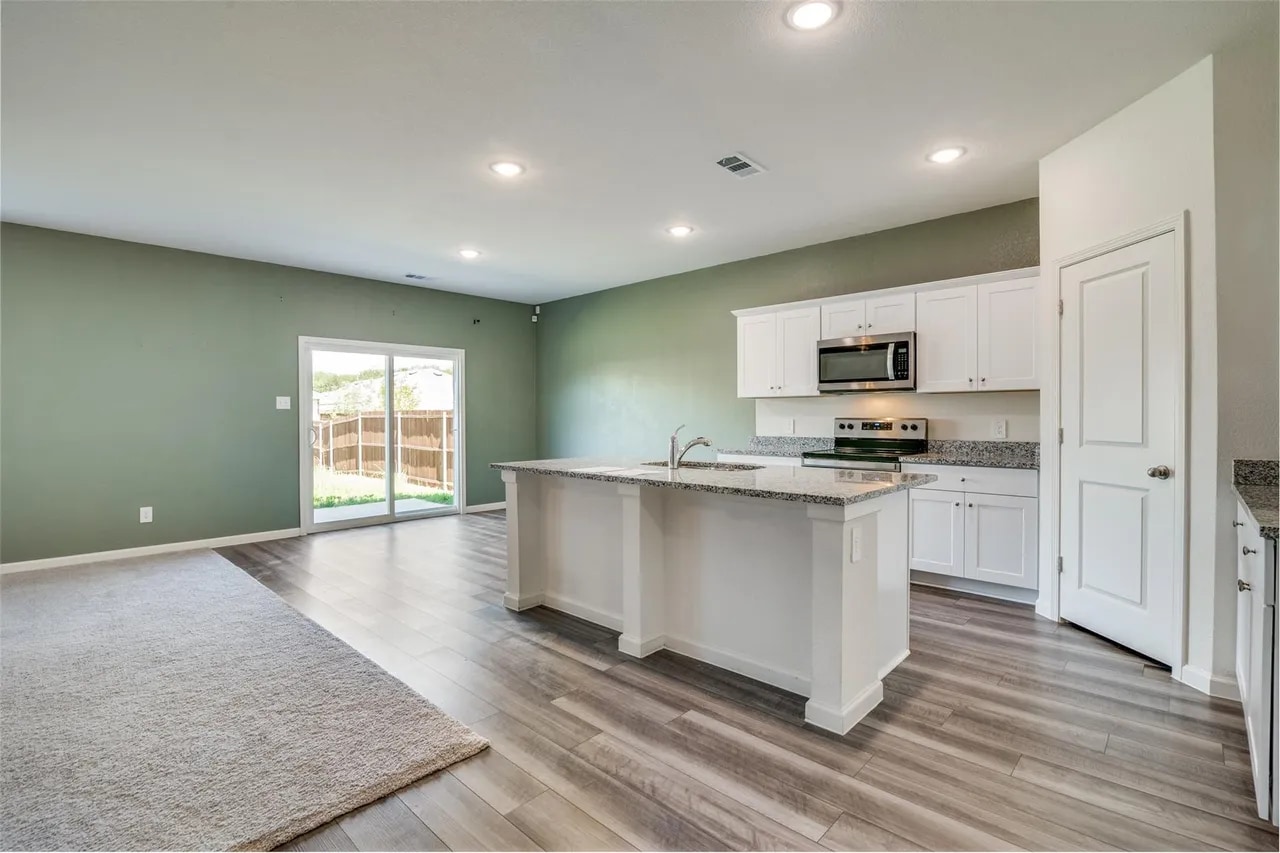 Building Photo - 731 Yorkshire Dr