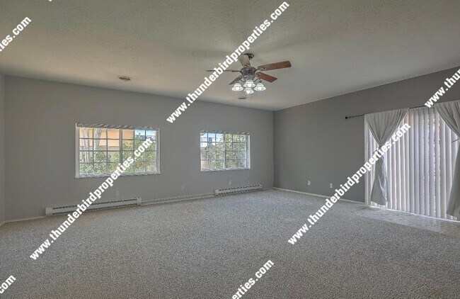 Building Photo - Updated 3 Bedroom, 2 Bathroom, 2 Car Garag...