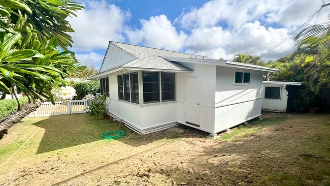 Building Photo - AVAILABLE NOW! PARTIALLY RENOVATED 2 BEDRO...