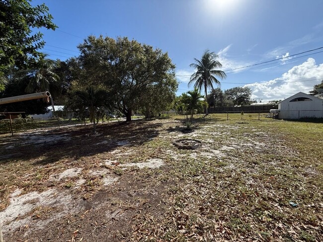 Building Photo - Annual Rental in Jensen Beach