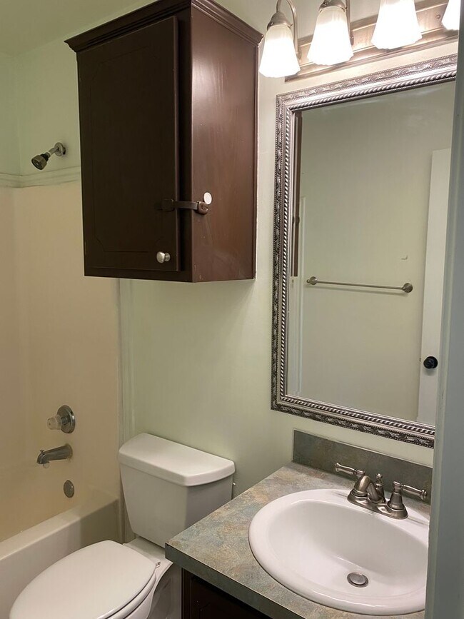 Building Photo - 3/2/2 Cozy Brick Home in South Lubbock!