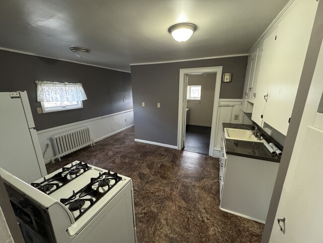 2Bkitchen - 401 Maple Ave