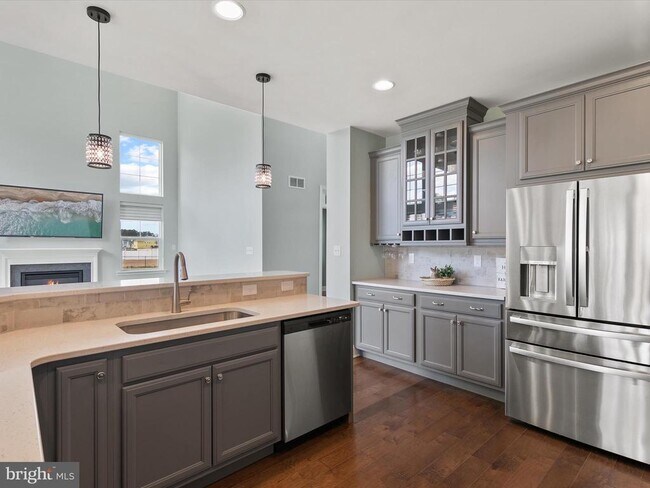 Building Photo - 26300 Tributary Blvd