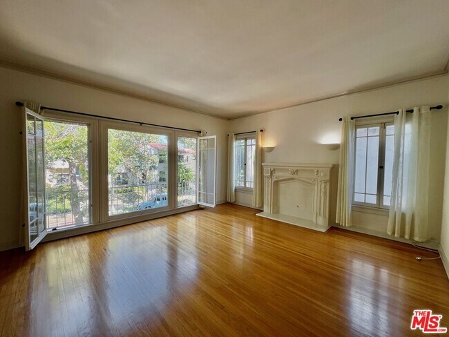 Primary Photo - 145 N Sycamore Ave