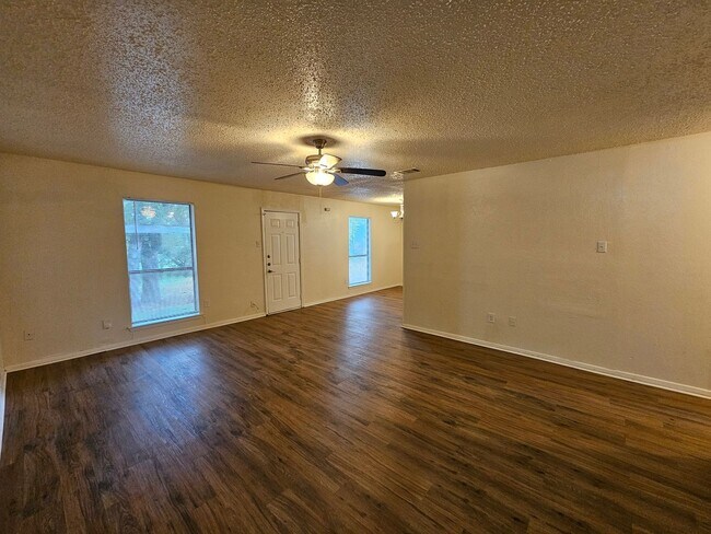 Building Photo - 110 Muleta Dr