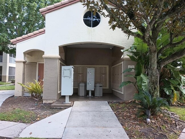 Building Photo - 826 Camargo Way
