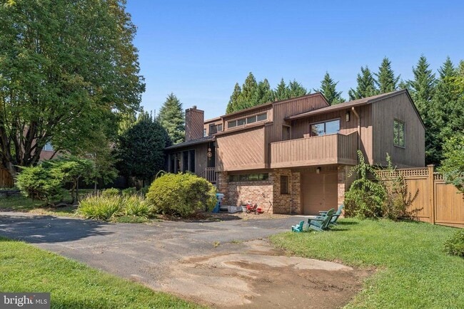 Building Photo - 1684 Chain Bridge Rd
