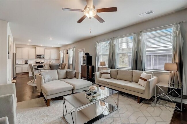 Building Photo - 7246 Gladstone Cir