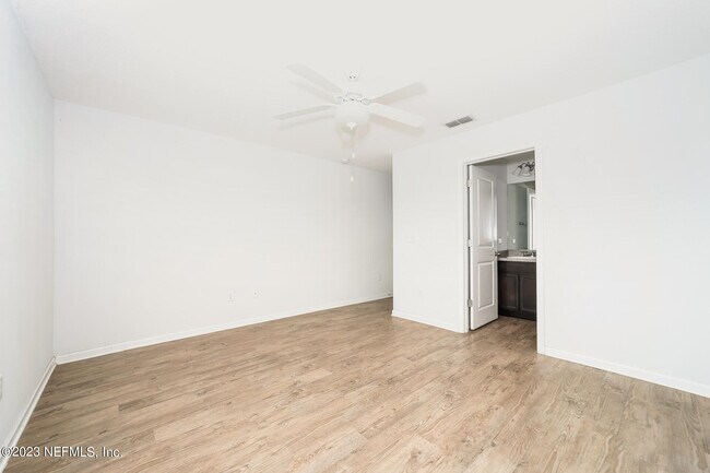 Building Photo - 512 Eiseman Wy