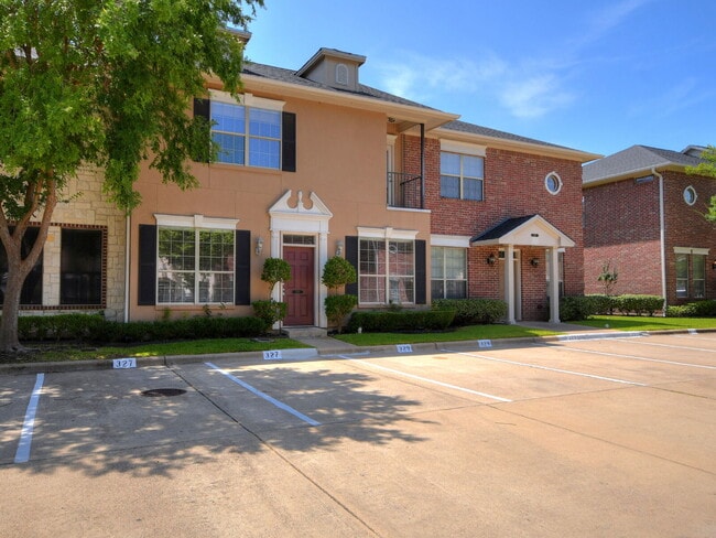 Building Photo - "Spacious 4-Bed, 4-Bath Townhouse Gem in College Station – Perfect for Comfortable Living!"
