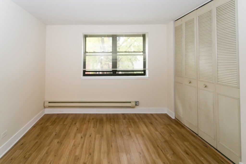 Building Photo - 675 W Wrightwood Ave