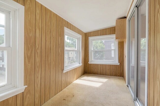 Building Photo - 36 Thingvalla Ave