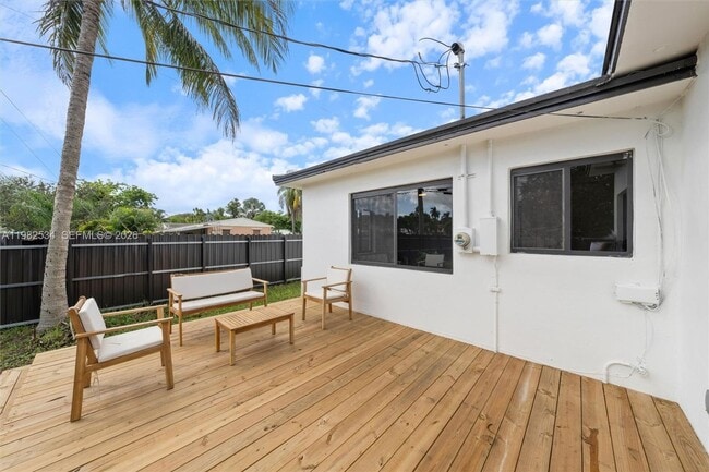 Building Photo - 1305 N 31st Rd