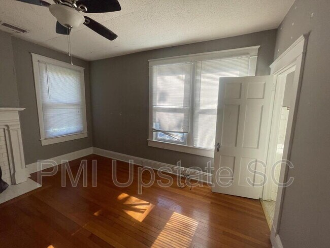 Building Photo - 181 N Fairview Ave