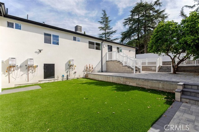 Building Photo - 10423 Pinyon Ave