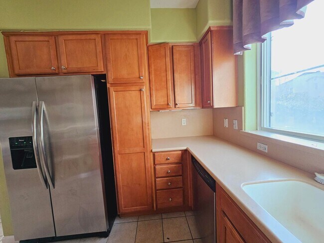Building Photo - Modern Spacious Townhome in San Pablo