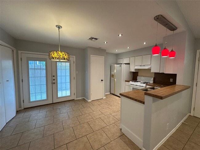 Building Photo - 10606 Topperwein Dr